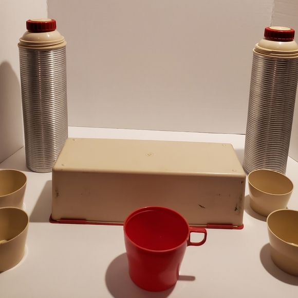Vintage Thermos Lot W 2 Qt Sz Bottles Slide Lid Container & Drinking Cups - Picture 5 of 16